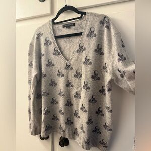 Skull Cashmere Gray V-Neck Sweater with Skull Pattern